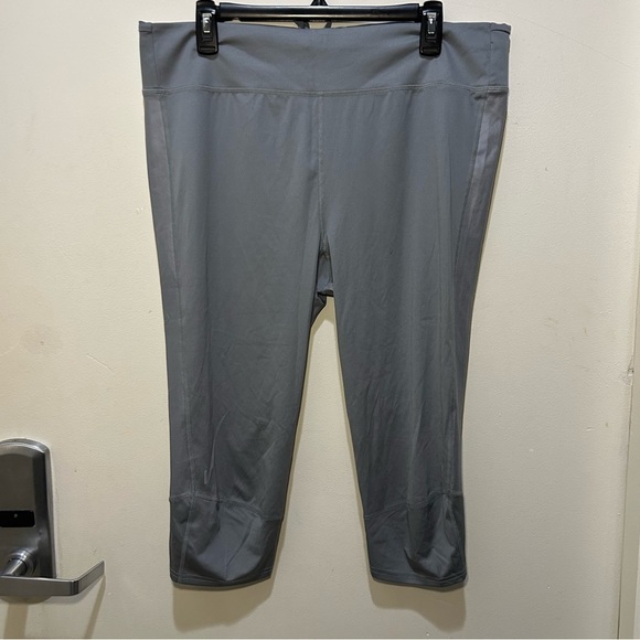 NWT Adidas Performance Climalite Nova Gray Capris Size XL - Picture 1 of 10